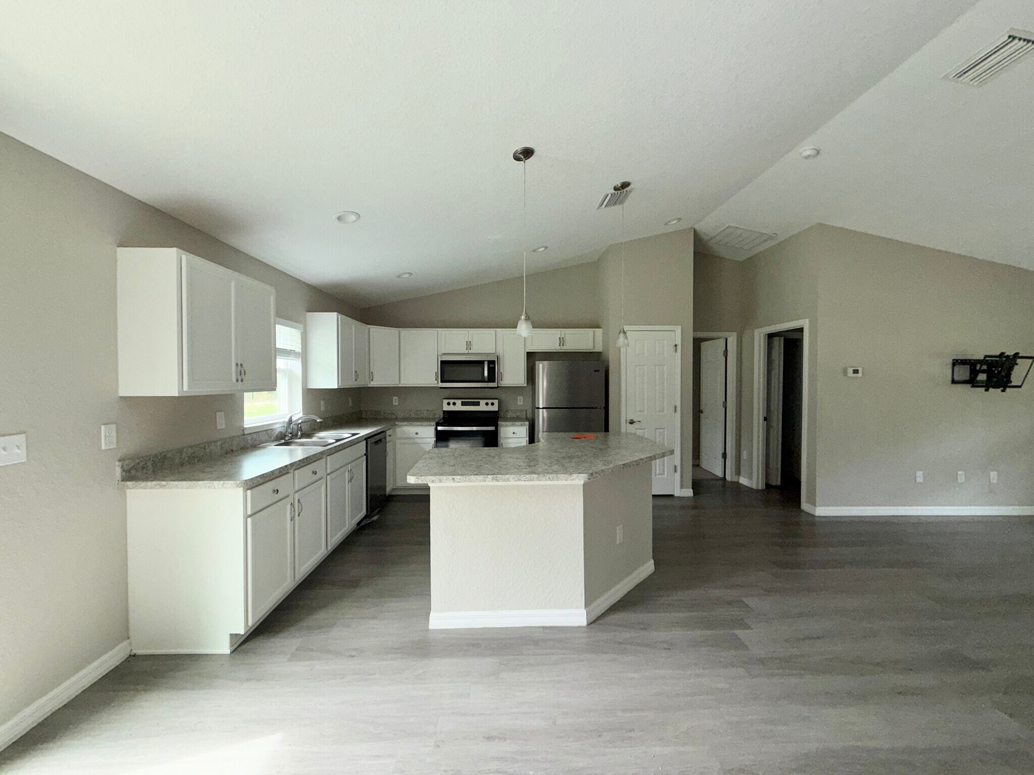 Building Photo - 853 Marion Oaks Mnr