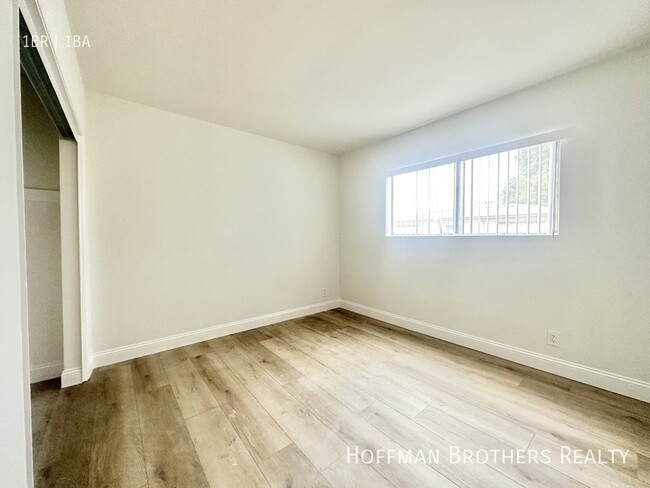 Building Photo - 20445 Saticoy St