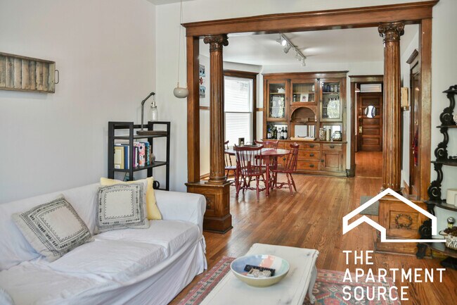 Primary Photo - 1517 W Oakdale Ave