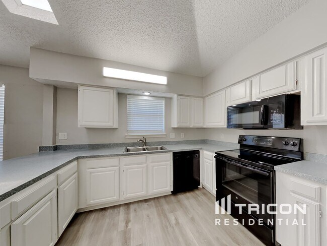 Building Photo - 212 Sunset Dr