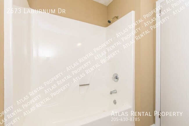 Building Photo - 2673 Laburnum Dr