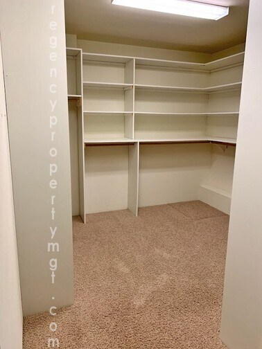 Building Photo - Entertainers dream! Spacious 4 bedroom hom...