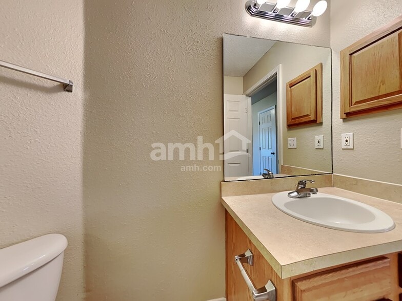 Building Photo - 9215 Hawkeye Dr