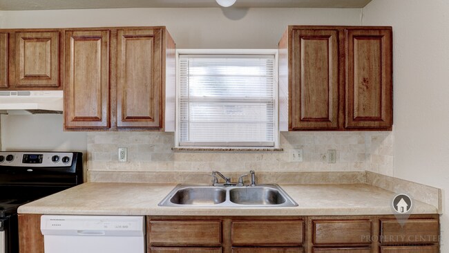 Building Photo - 7507 Knight Lake Dr