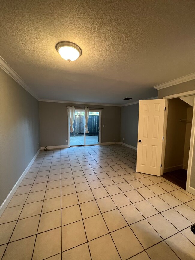 Building Photo - Updated Two-Bedroom, One-Bath Townhome – Bay Point