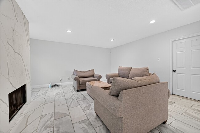 Building Photo - 6654 Stonefort Ct