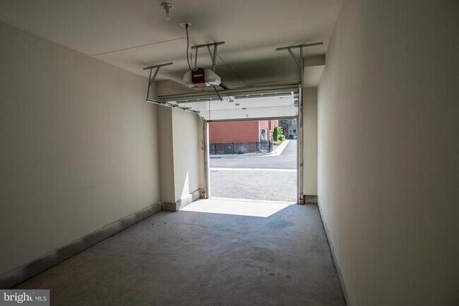 Building Photo - 2009 Richmond Hwy