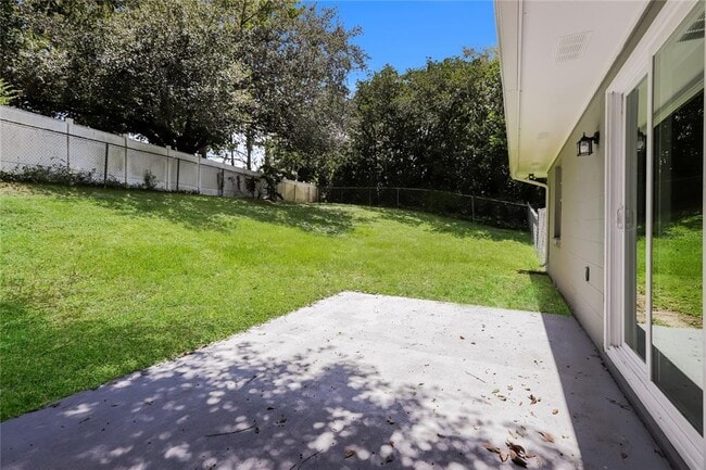 Building Photo - 5525 Southgrove Ct