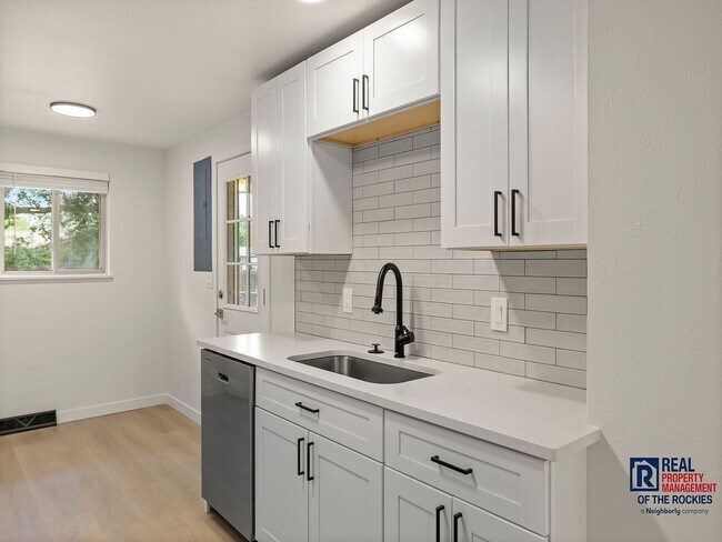 Building Photo - Beautifully Remodeled 2-Bed, 1-Bath Duplex...