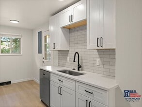 Building Photo - Beautifully Remodeled Duplex in Great Fort...