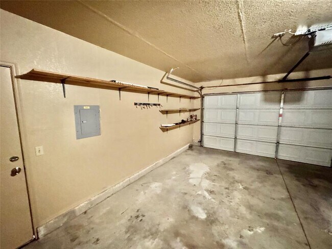 Building Photo - 11425 Wallace Ave