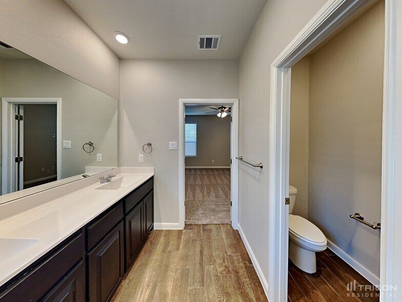 Building Photo - 4808 Bronzeleaf Ln