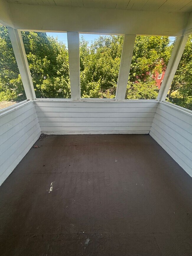 Building Photo - 4bd Single Cash Pay/Section 8 *SECURITY DEPOSIT SPECIAL*