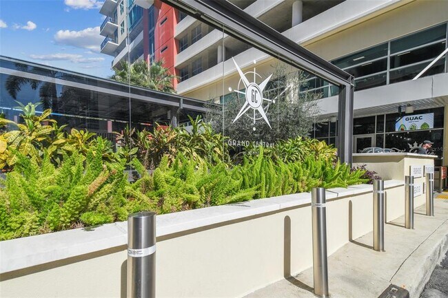 Building Photo - 1208 E Kennedy Blvd