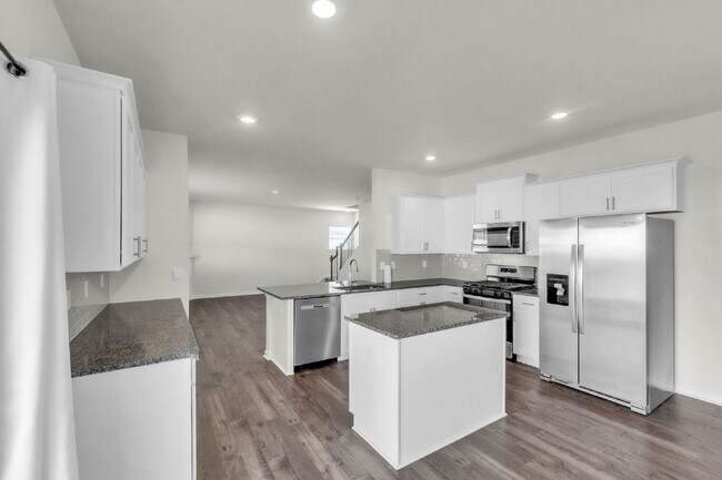 Building Photo - Modern 4BR Home with Loft & 2.5 Baths in W...