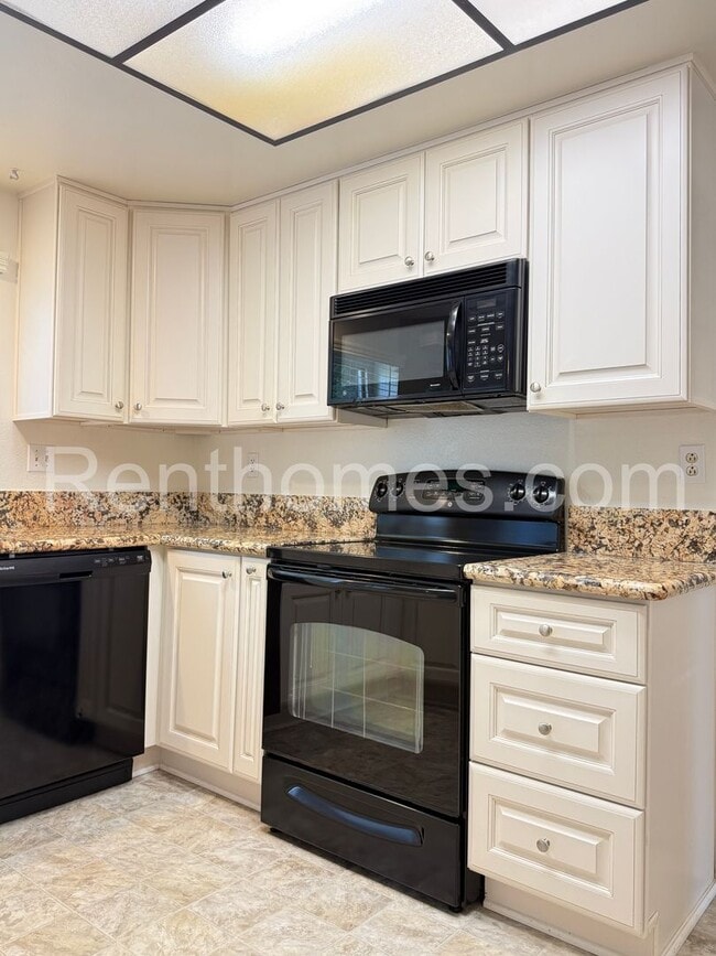 Building Photo - 13534 Longfellow Ln