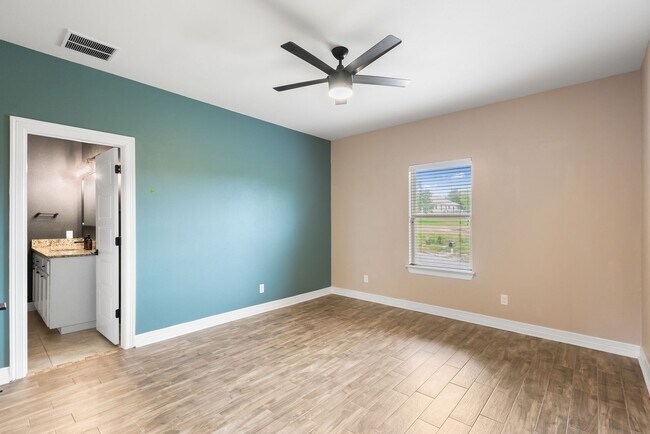 Building Photo - 924 Scenic Hills Dr