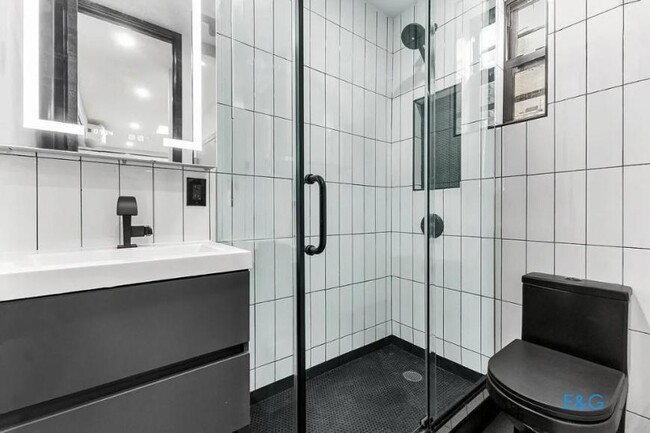 Building Photo - 3 bedroom in New York NY 10019
