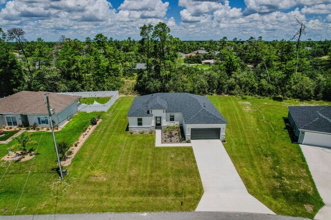 Building Photo - 4739 SW 159th Ave