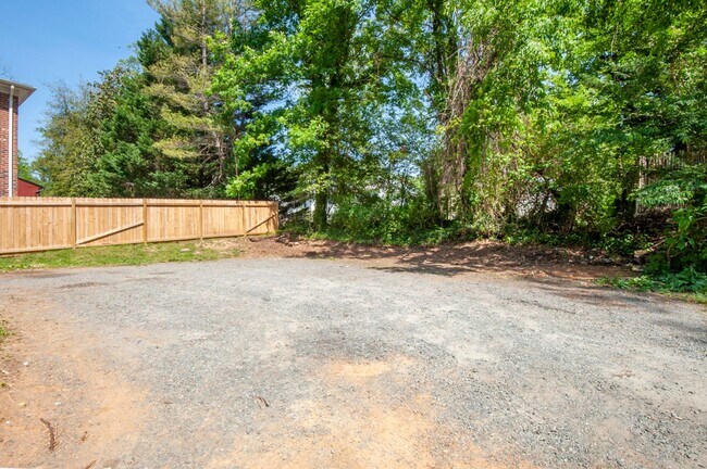 Building Photo - 238 Old Lynchburg Rd
