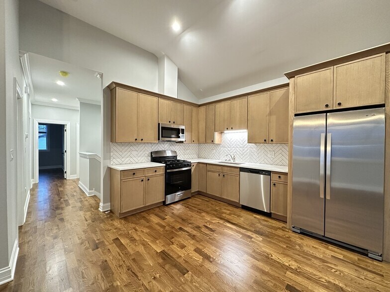 Building Photo - 549 N Springfield Ave
