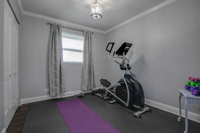 Building Photo - 523 Hawley Ct