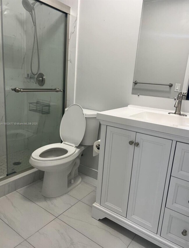 Building Photo - 5004 SW 140th Ct