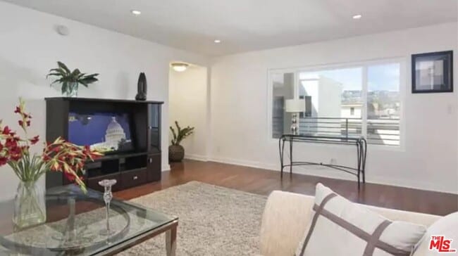 Building Photo - 811 S Bedford St