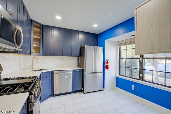 Building Photo - 75 Pear Tree Ln