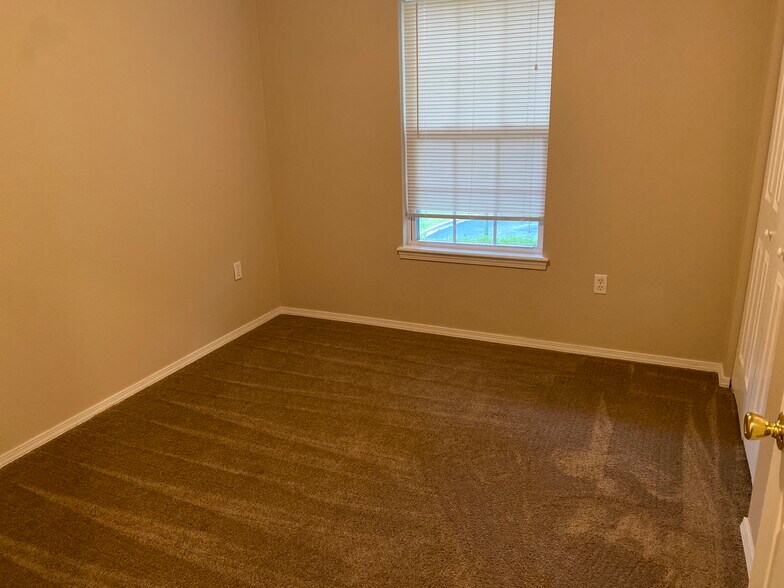 Building Photo - 144 Humanity Ln