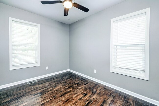 Building Photo - Single Family House! JUST RENOVATED! Centr...