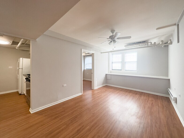 Building Photo - 5748 N Winthrop Ave