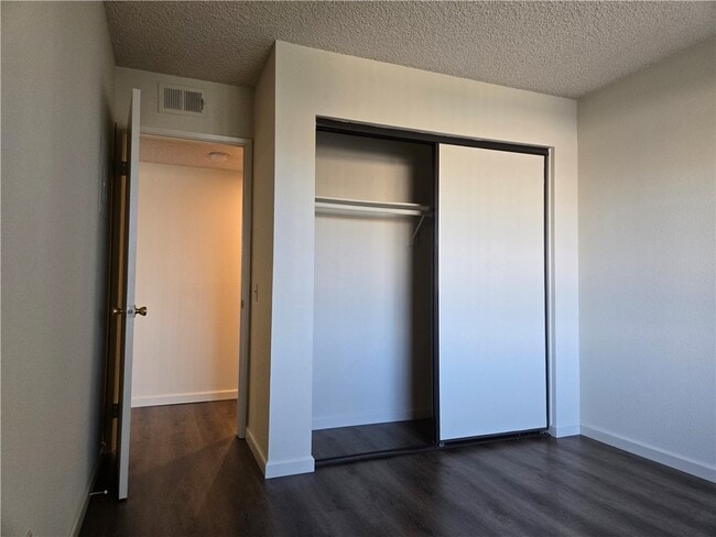 Building Photo - 2624 W Porter Ave