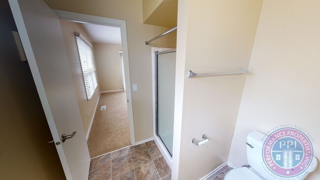 Building Photo - 2404 Saddle Ct