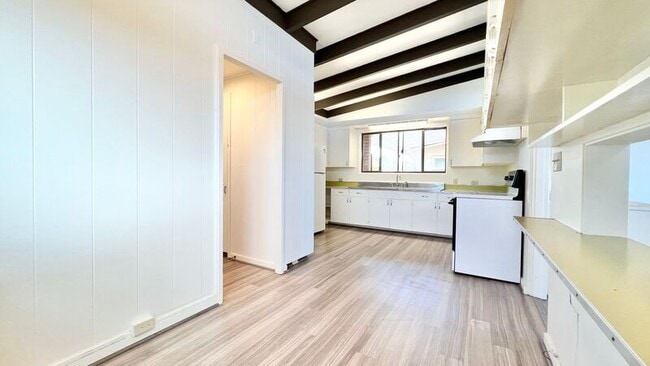 Building Photo - 4202 A Sierra Dr