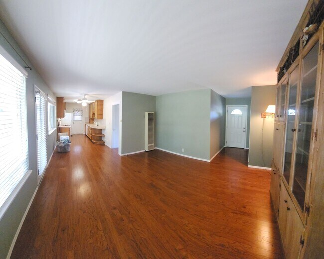 Building Photo - Cerro Romauldo 295-297