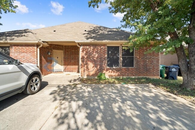Building Photo - 1204 Mulkey Ln