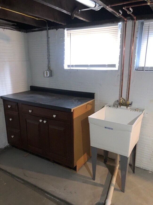 Building Photo - 612 S Cleveland Massillon Rd