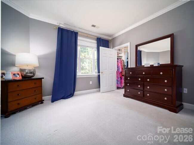 Building Photo - 5609 Fairview Rd