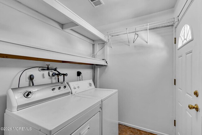 Building Photo - 390 Crawford St