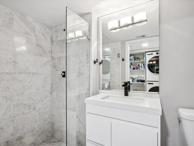 Building Photo - 19195 NE 36th Pl