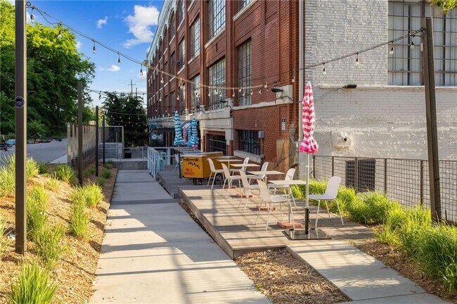 Building Photo - 791 Wylie St SE