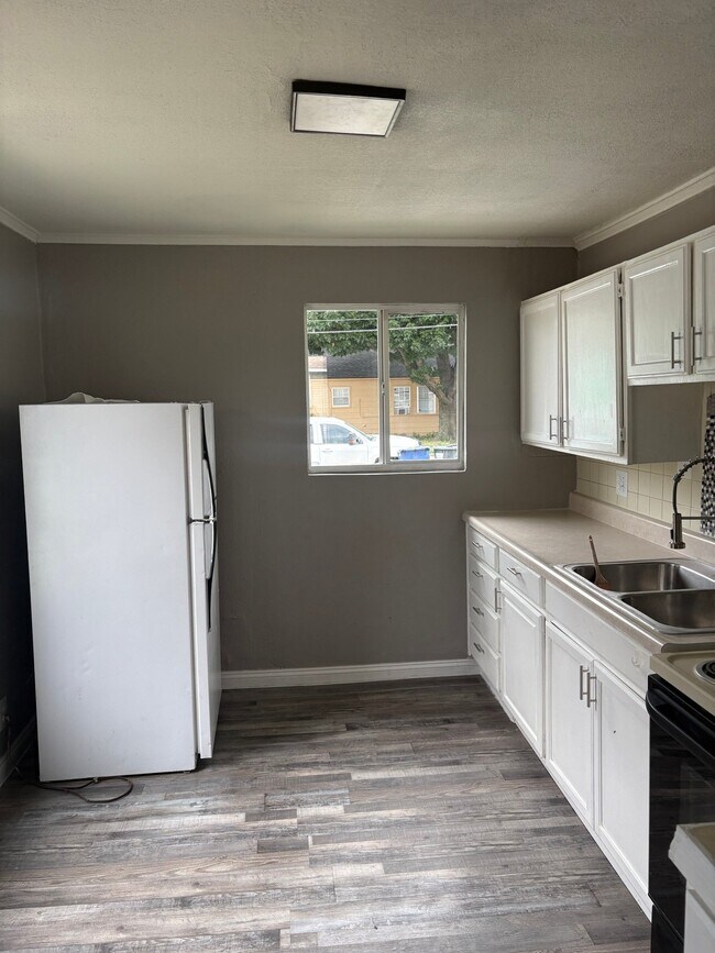 Building Photo - 909 S Terrace Dr