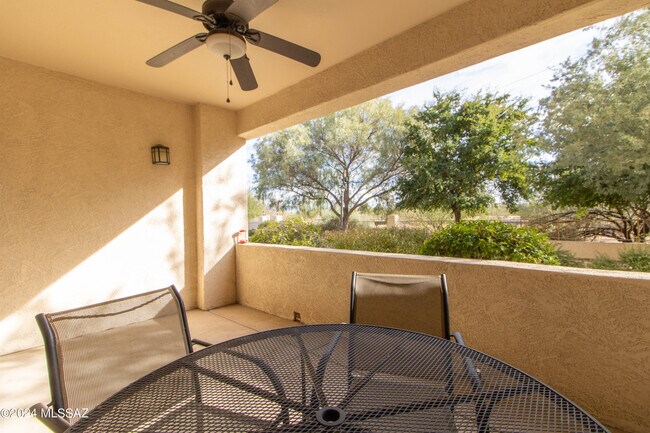 Building Photo - 2550 E River Rd