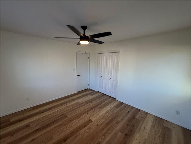 Building Photo - 2854 N Loxley Ave