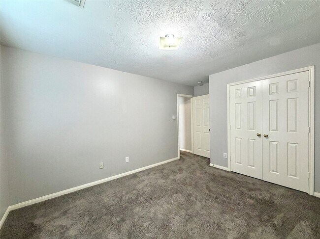 Building Photo - 6415 Mountain Pines Ln