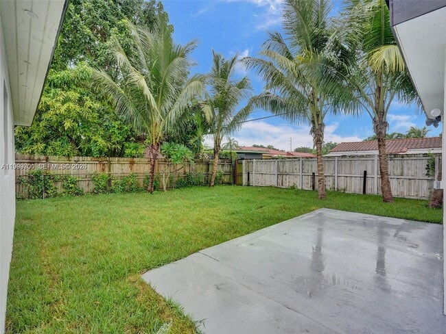 Building Photo - 6420 SW 22nd Ct