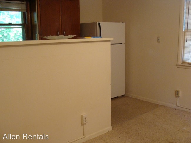 Building Photo - 1215 Poyntz Ave