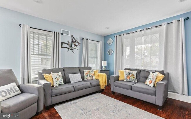 Building Photo - 234 Howell St