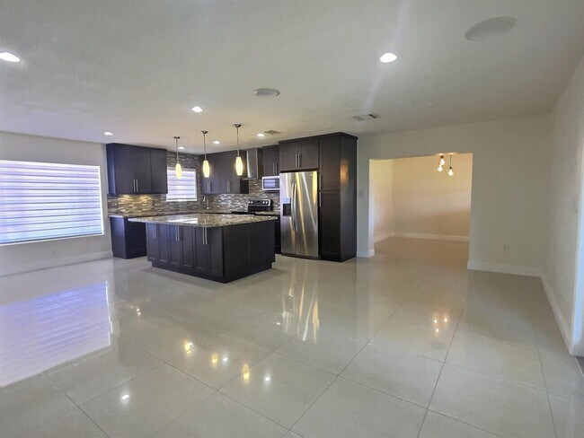 Building Photo - 17621 NW 47th Ct